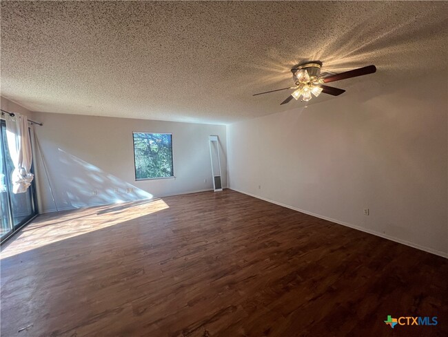 Building Photo - 960 Canyon Dr