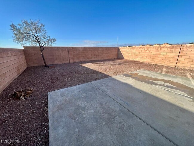 Building Photo - 3841 E Carisbrook Dr