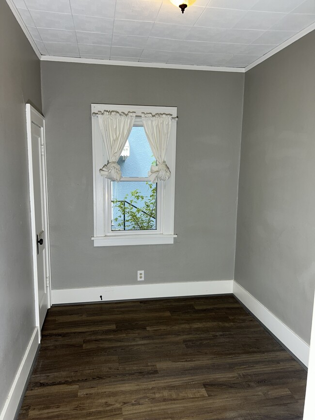 Building Photo - 1203 S West Ave