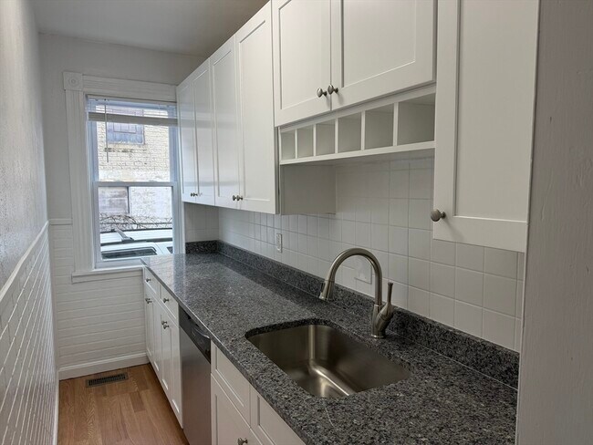 Building Photo - 10 Acton St