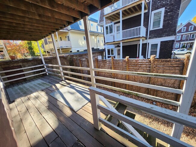 Building Photo - 19 Granville Rd