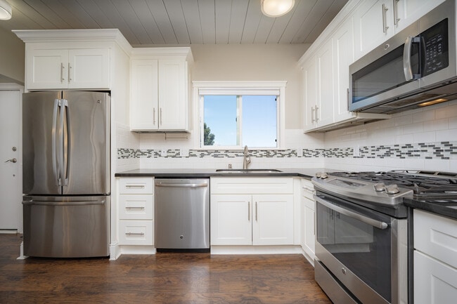 Aqua Terra 2 Bed, 2 Bath Kitchen - Aqua Terra Apartments