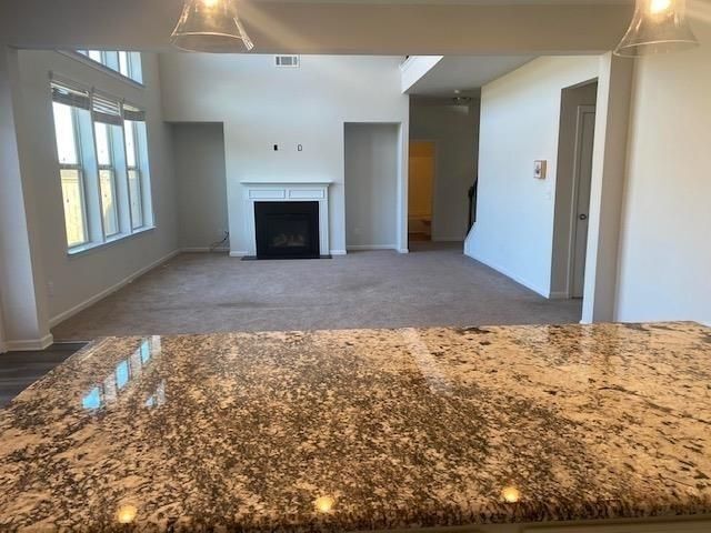 Building Photo - 5650 Mirror Lake Dr