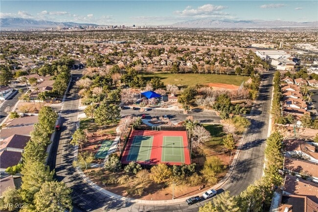 Building Photo - 1851 Vista Pointe Ave