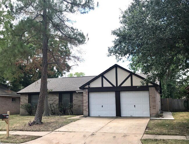 Building Photo - 16719 Maplemont Dr