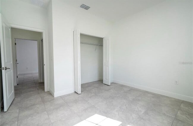 Building Photo - 9841 N Swanee Terrace