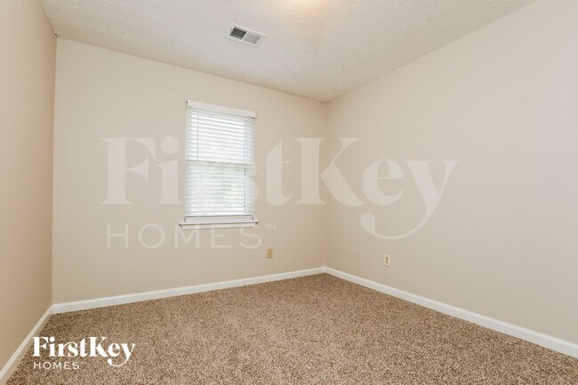 Building Photo - 6585 Evans Dr