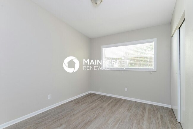 Building Photo - 3 Bedroom Pet-Friendly Home in Sarasota, FL with Main Street Renewal