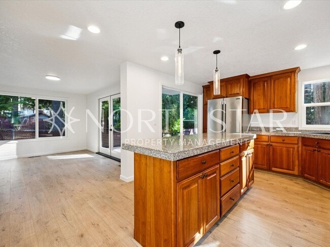 Building Photo - Lake Oswego Home for Lease – Fully Remodeled