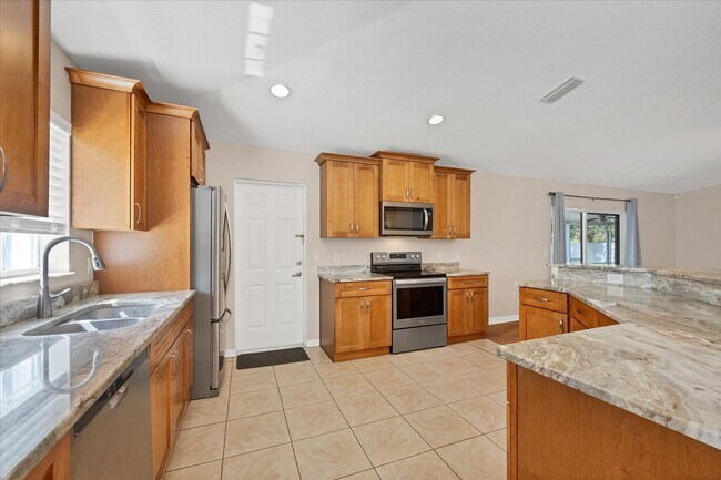 Building Photo - 2821 Embassy Rd