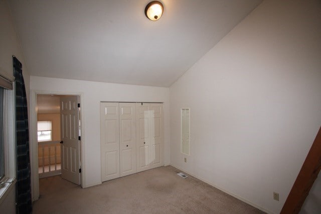Building Photo - Large 3 Bedroom Updated Townhouse w/ Fence...