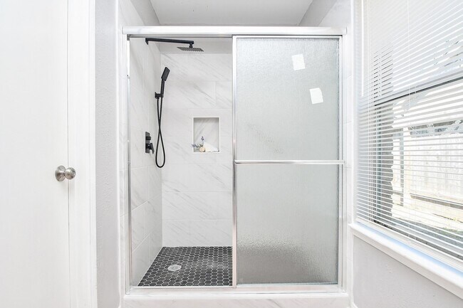 Building Photo - 11414 Chariot Dr