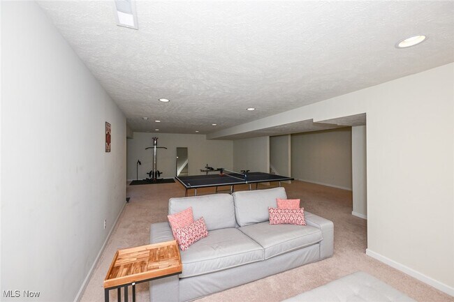 Building Photo - 4816 Lake View Dr