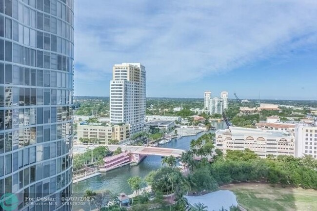 Building Photo - 333 Las Olas Way