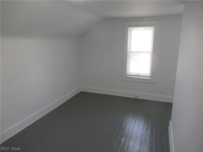 Building Photo - 14 Elm St