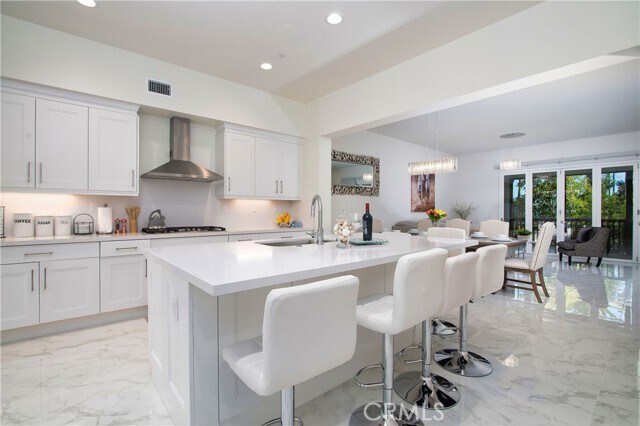 Building Photo - 1523 Doheny Way