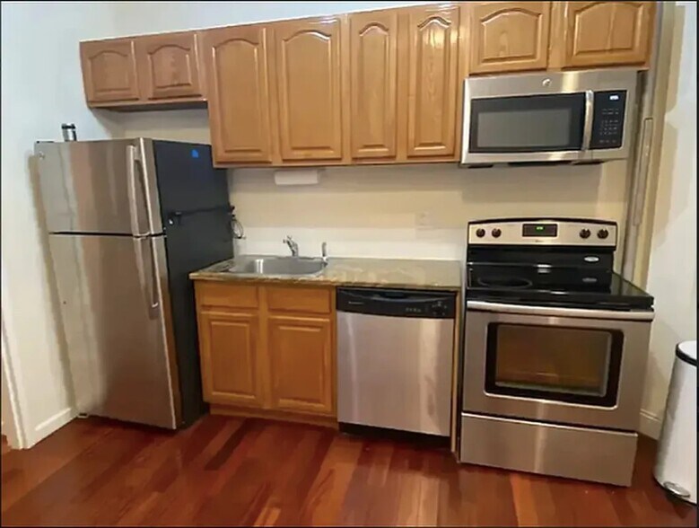 Building Photo - 129 W 56th St