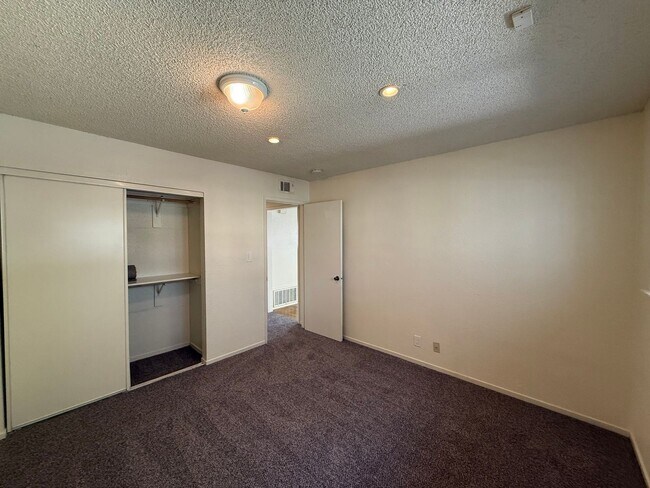 Building Photo - 2112 Chrysler Dr