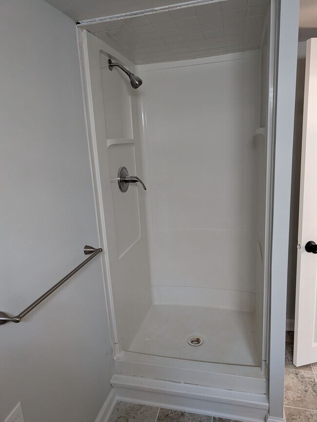 Building Photo - 619 W Kings Hwy