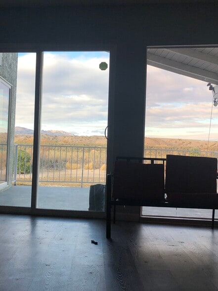 Building Photo - 1391 Riverfront Dr