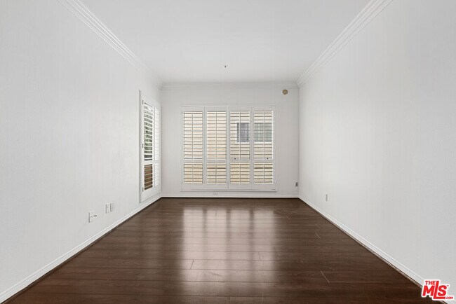 Building Photo - 5224 Zelzah Ave