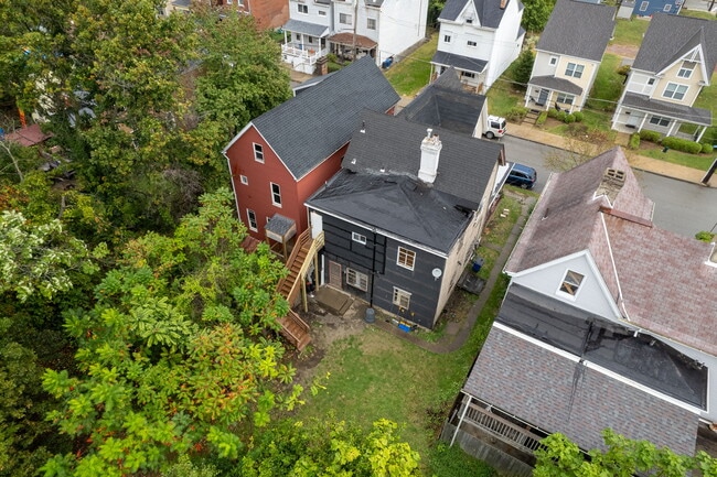 Building Photo - 140 Carver St
