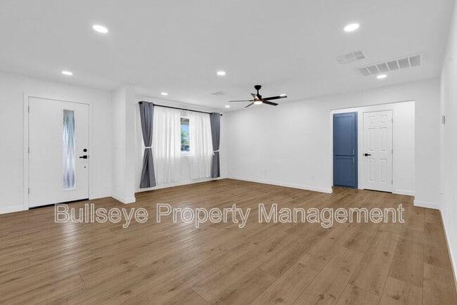 Building Photo - 3138 W Elm St