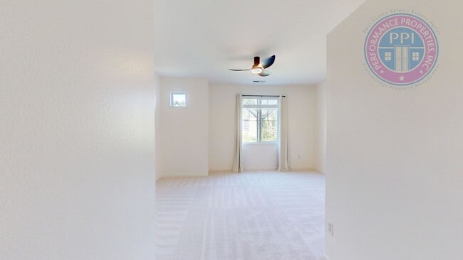 Building Photo - Prime Location, Directly Across From Nike Headquarters! Beautiful Townhouse, Two En-Suites, Centr...