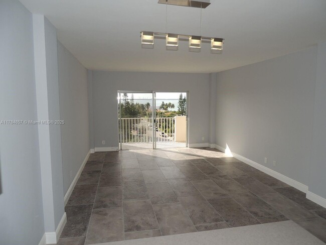 Building Photo - 1455 N Treasure Dr