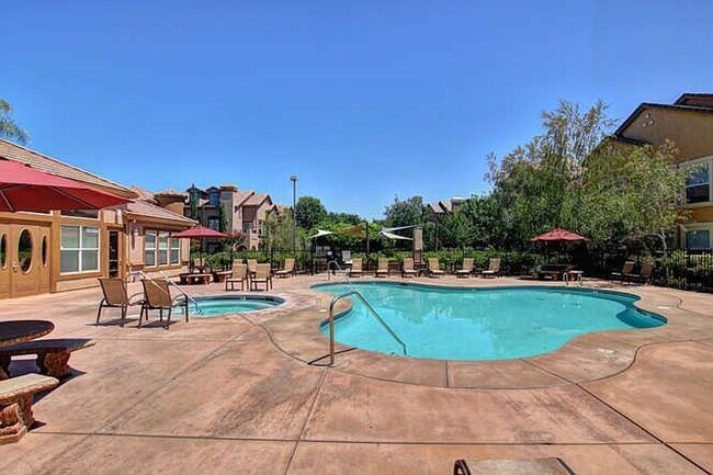 Building Photo - Two Bedroom & Two Bathroom Condo in Syrah at Natomas Park