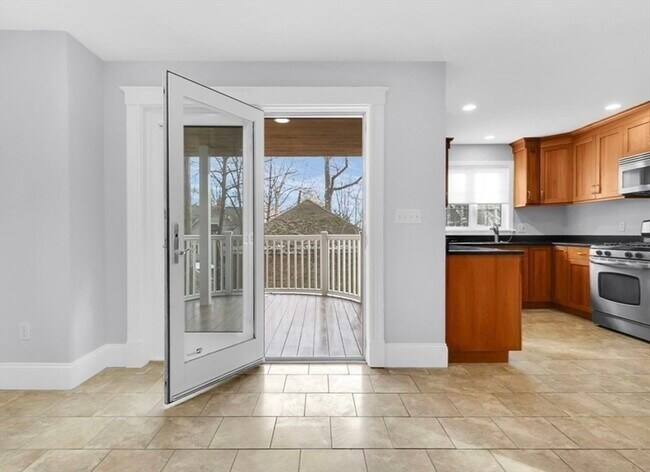 Building Photo - 117 Sutherland Rd