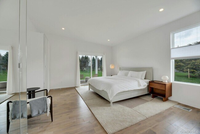 Building Photo - 420 Old Farm Rd