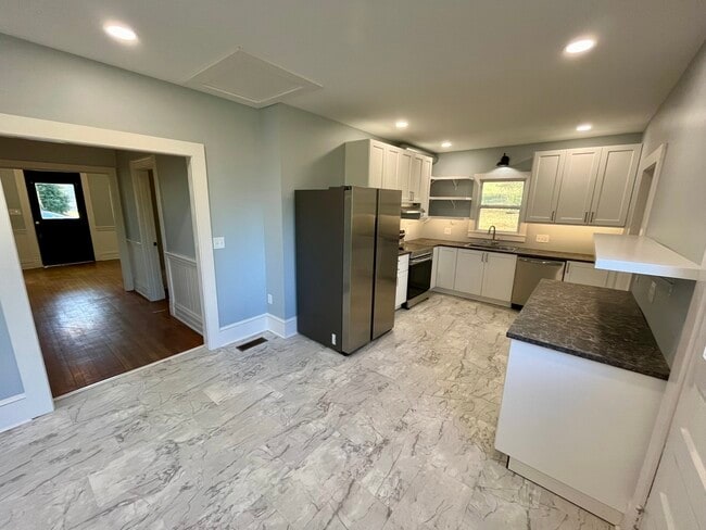 Building Photo - 46 N Thomason St