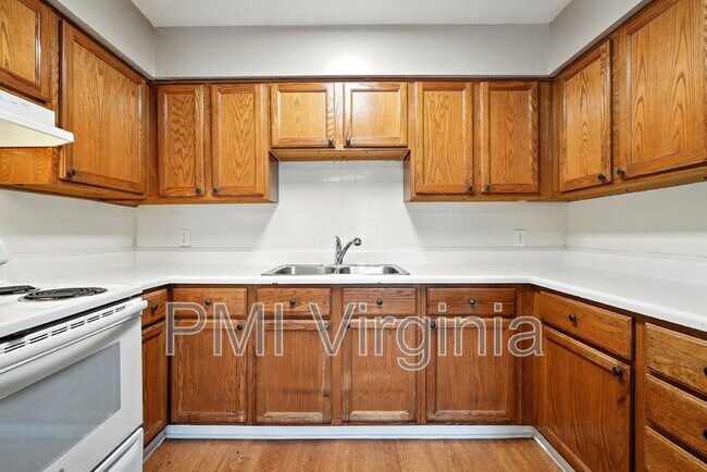 Building Photo - 1076 Dubose Dr