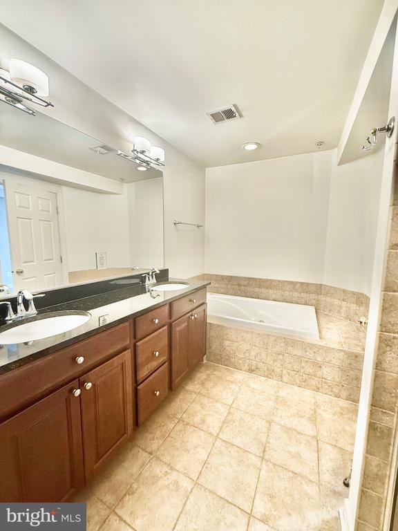 Building Photo - 456 Ferdinand Day Dr