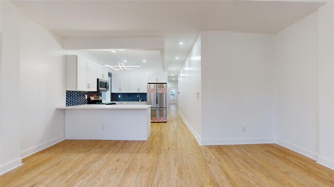 Building Photo - 2050 Strauss St