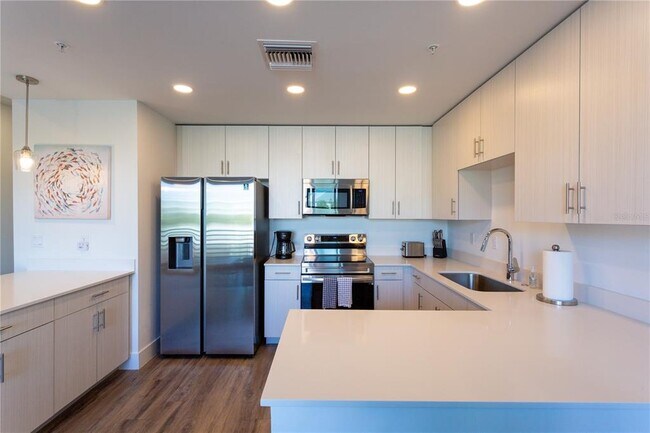Building Photo - 1709 N Tamiami Trl