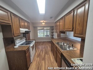 Building Photo - 205 Maple Dr