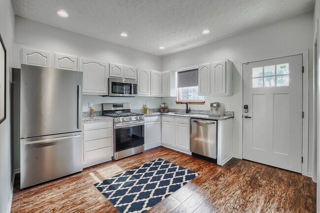 Building Photo - 826 S 18th St