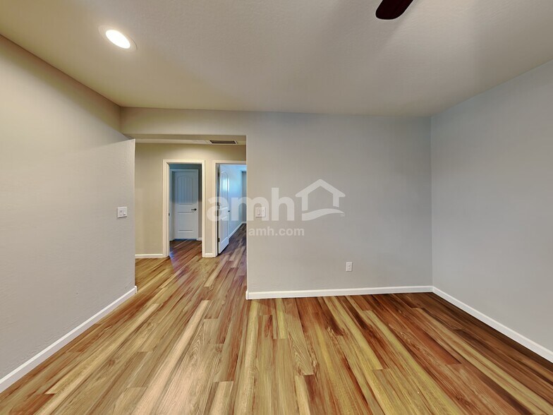 Building Photo - 20727 W Maiden Ln