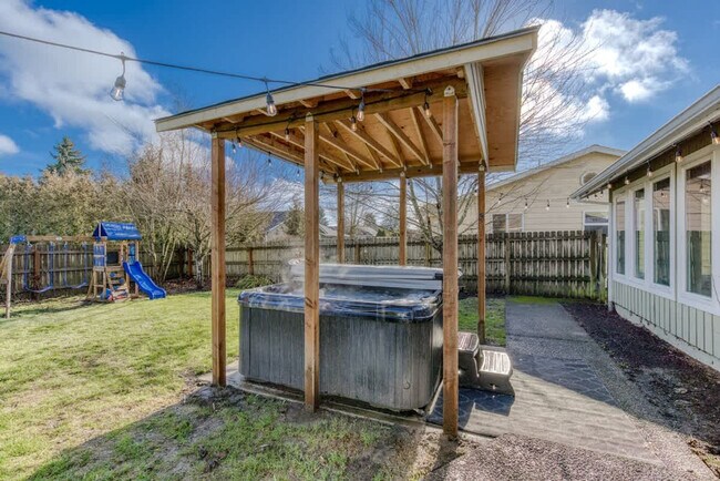 Building Photo - 353 Brightwood Ct