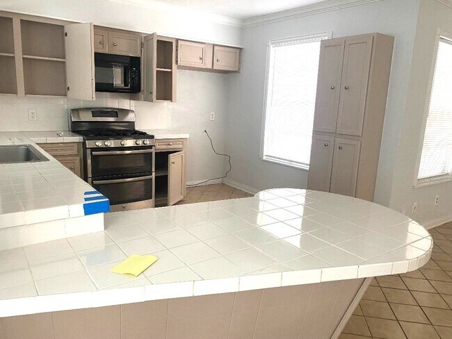 Building Photo - 181 Barracuda St