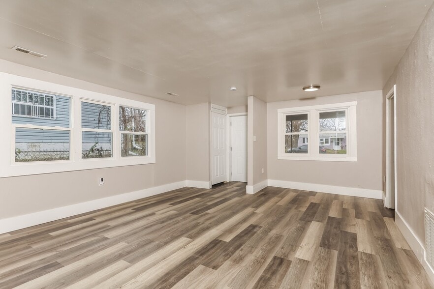 Building Photo - 2852 Revels Ave