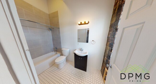 Building Photo - 108 S Hosmer St