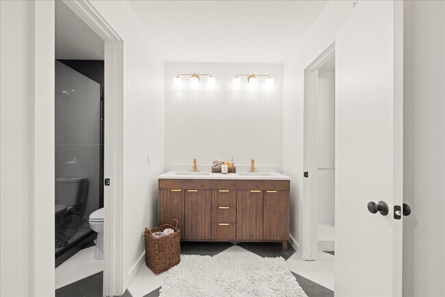 Building Photo - 403 Cheyenne Cir