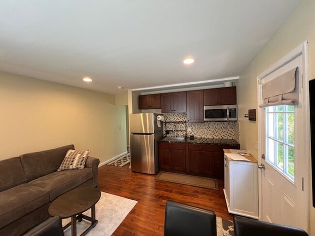 Building Photo - Partially furnished 1+1 w/all appliances +...