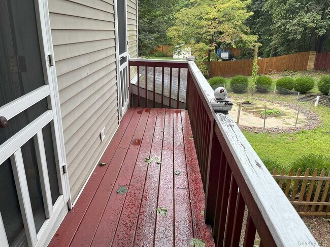 Building Photo - 8 James St