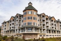 Building Photo - Pinnacle on Lake Washington
