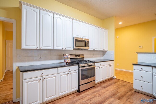 Building Photo - 216 Horseshoe Bend N