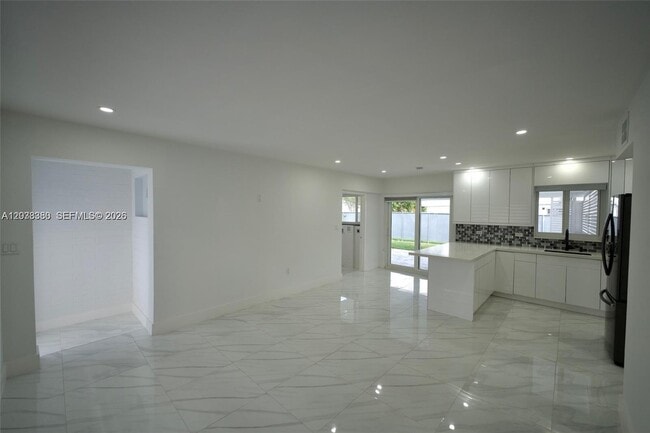 Building Photo - 10381 SW 32nd St